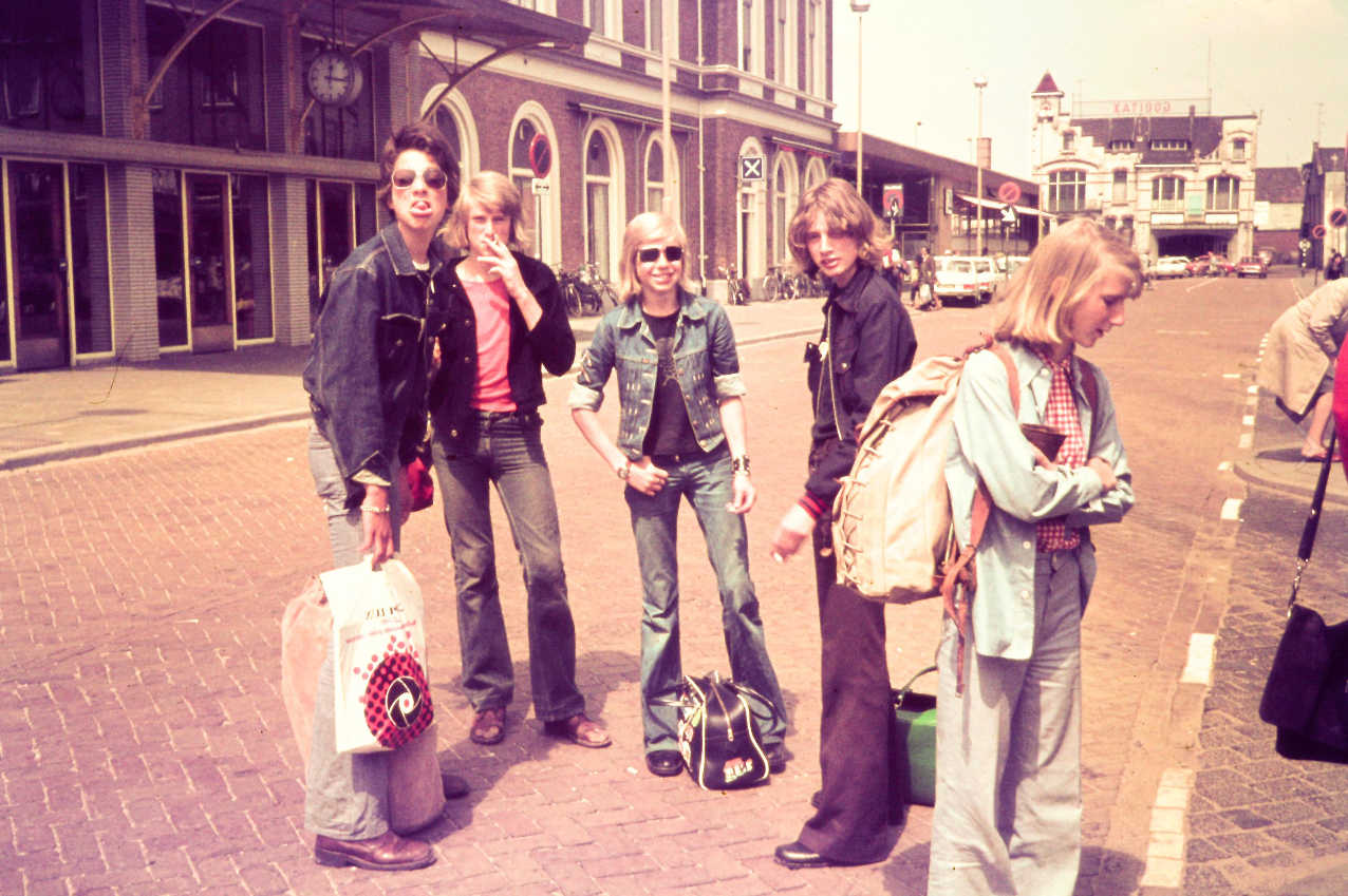 1974/75 FOTO'S weekends Hoorneboeg en Huizen, reunie Texelkamp